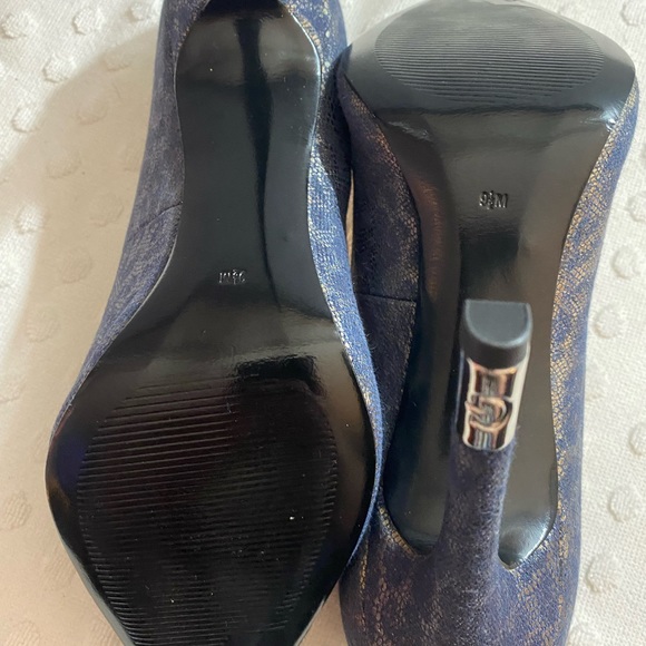 GUESS Blue Leopard Print Stilettos - Picture 11 of 16